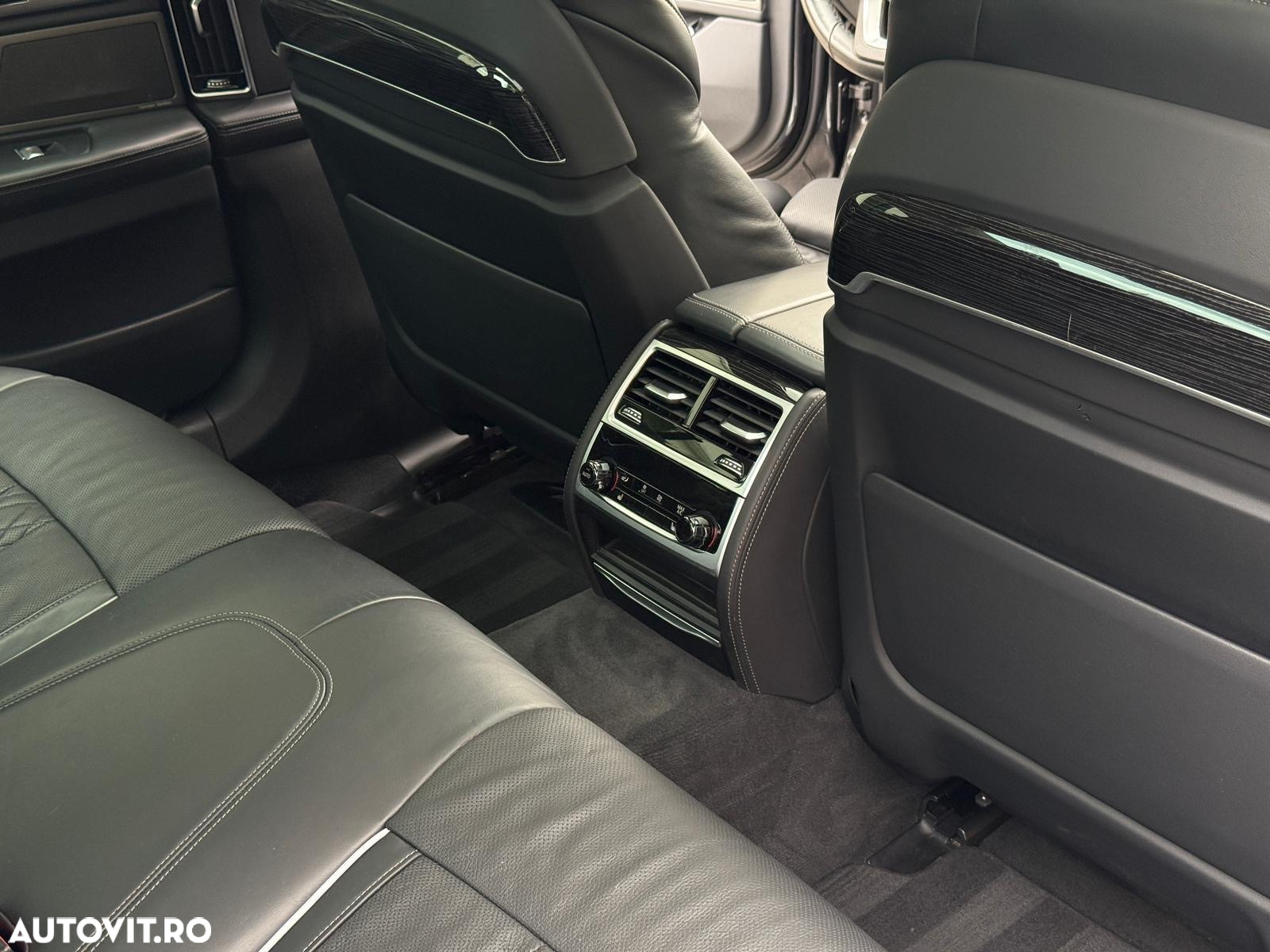 BMW Seria 7 740d xDrive MHEV - 24