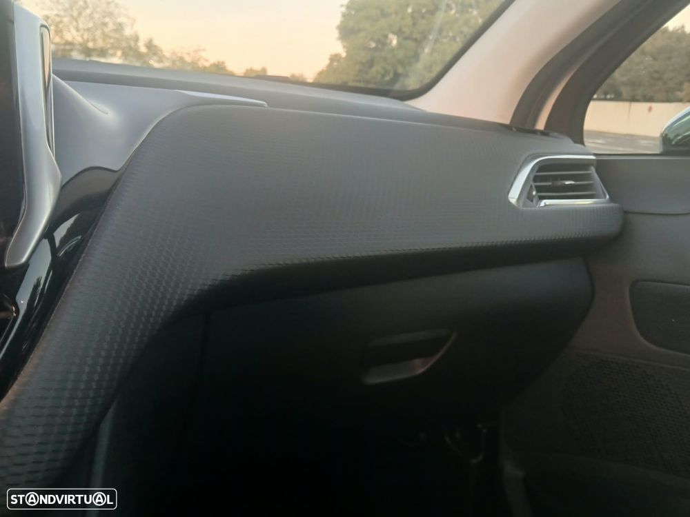 Peugeot 2008 1.2 PureTech Style - 27