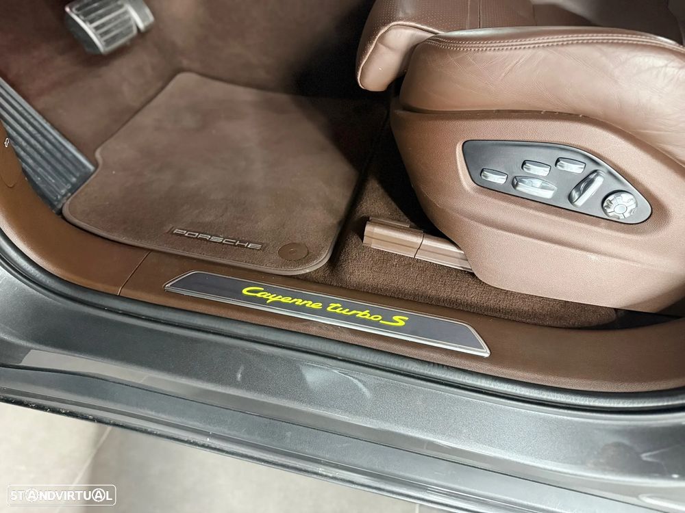 Porsche Cayenne Coupé Turbo S E-Hybrid - 27