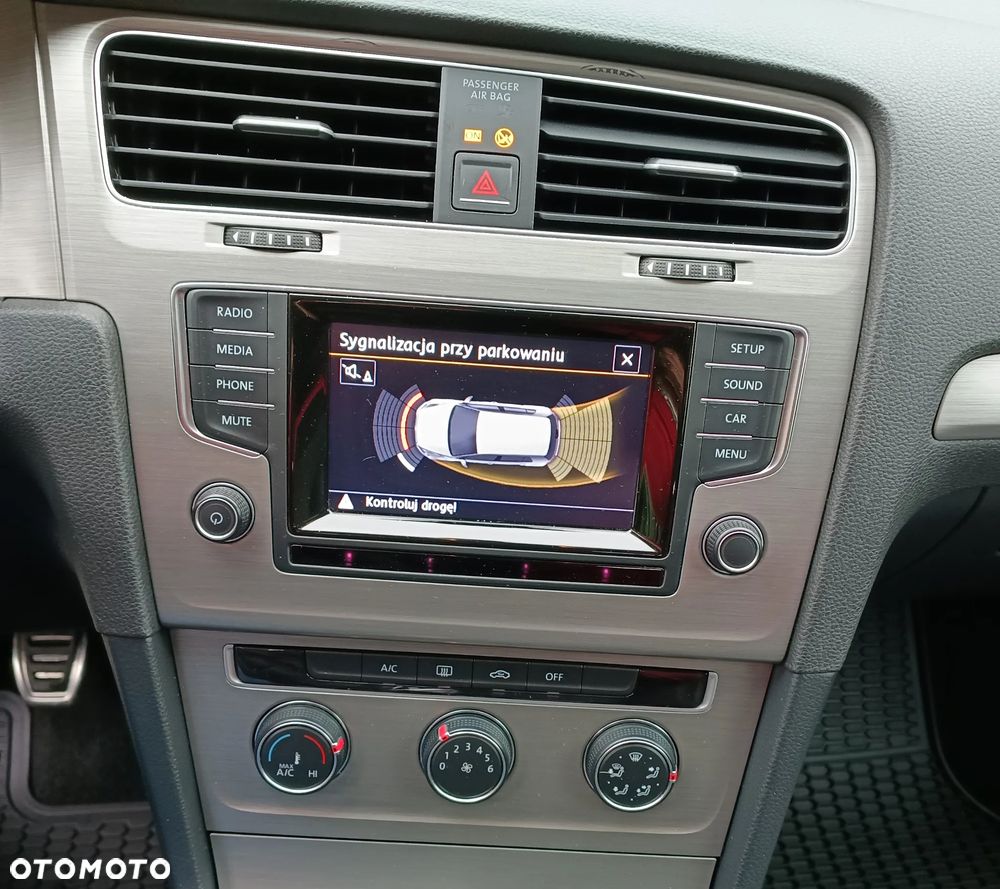 Volkswagen Golf - 23