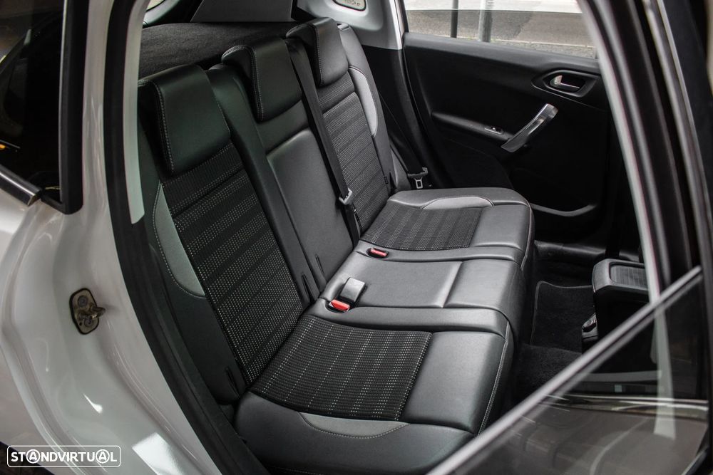 Peugeot 2008 1.6 e-HDi Allure - 19