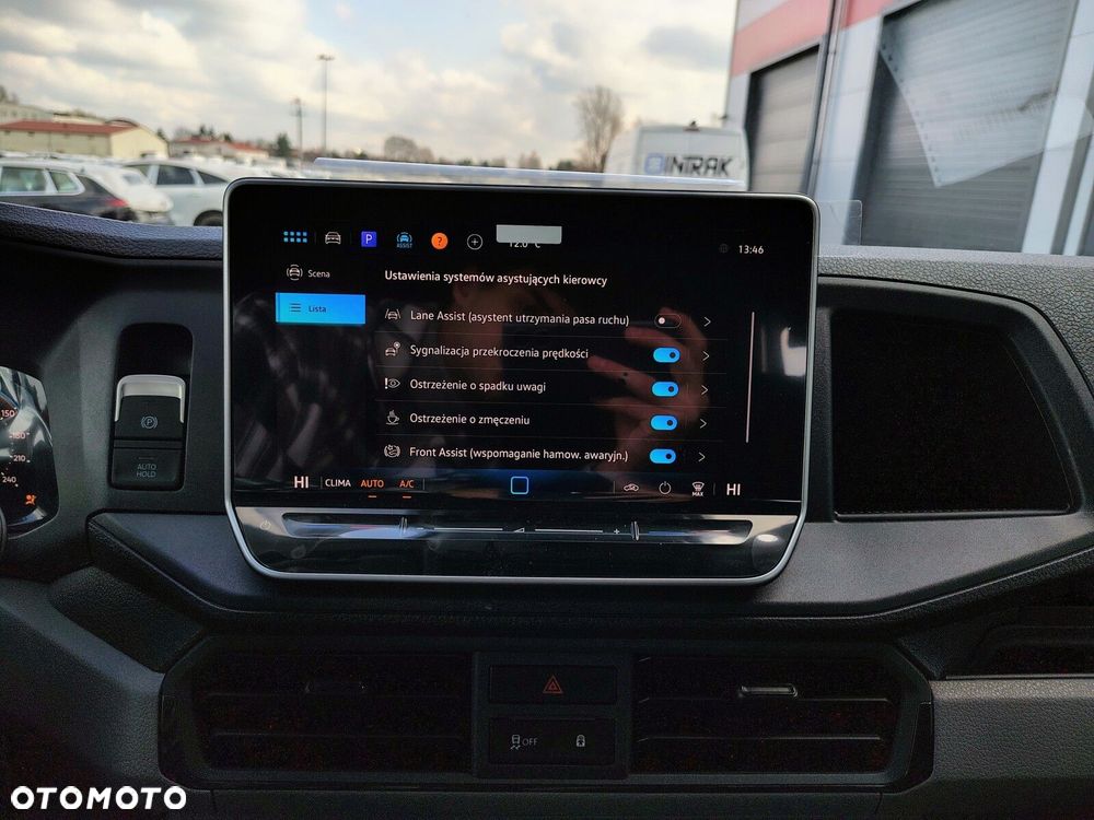 Volkswagen Crafter Crafter 35 Furgon z wysokim dachem silnik: 2,0 l EURO VI SCR 163 KM / skrzynia biegów: Przedni napęd automatyczna 8-biegowa rozstaw osi: 4490 mm - 16