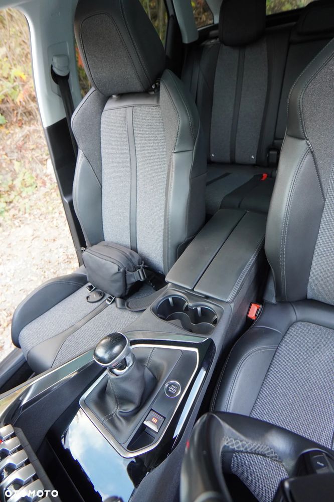 Peugeot 3008 1.5 BlueHDi Allure S&S - 16