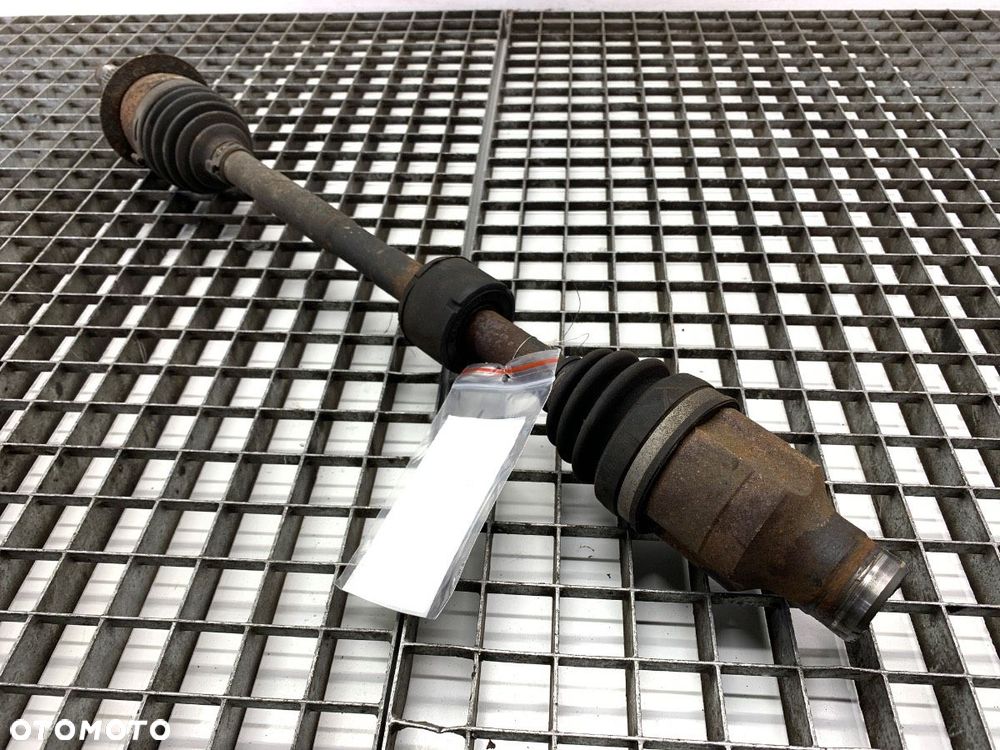 PÓŁOŚ PRAWY PRZÓD  FIAT SEDICI (189_) 2006 - 2014 1.6 16V 88 kW [120 KM] benzyna 2006 - 2014 - 2