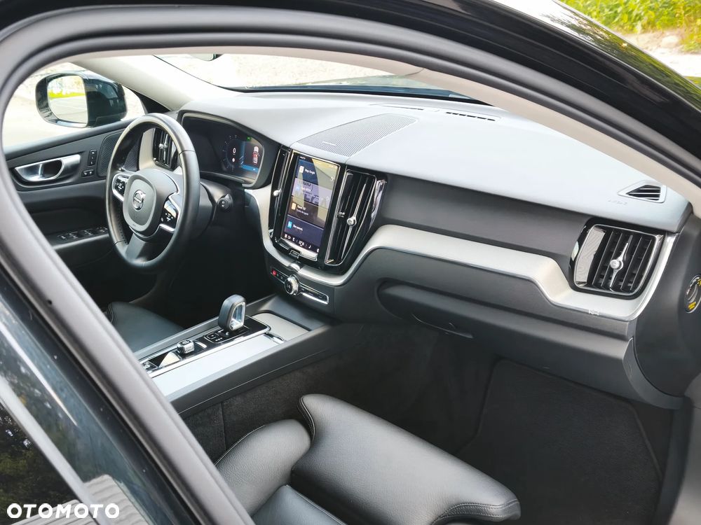 Volvo XC 60 B4 B Plus Dark - 34