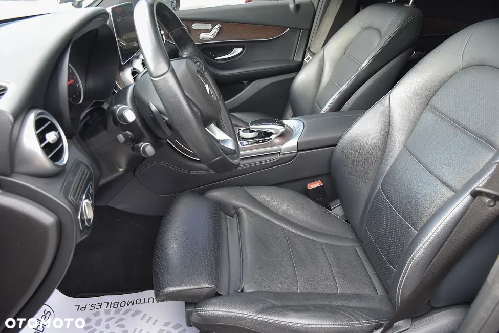 Mercedes-Benz GLC 300 4Matic 9G-TRONIC AMG Line - 23