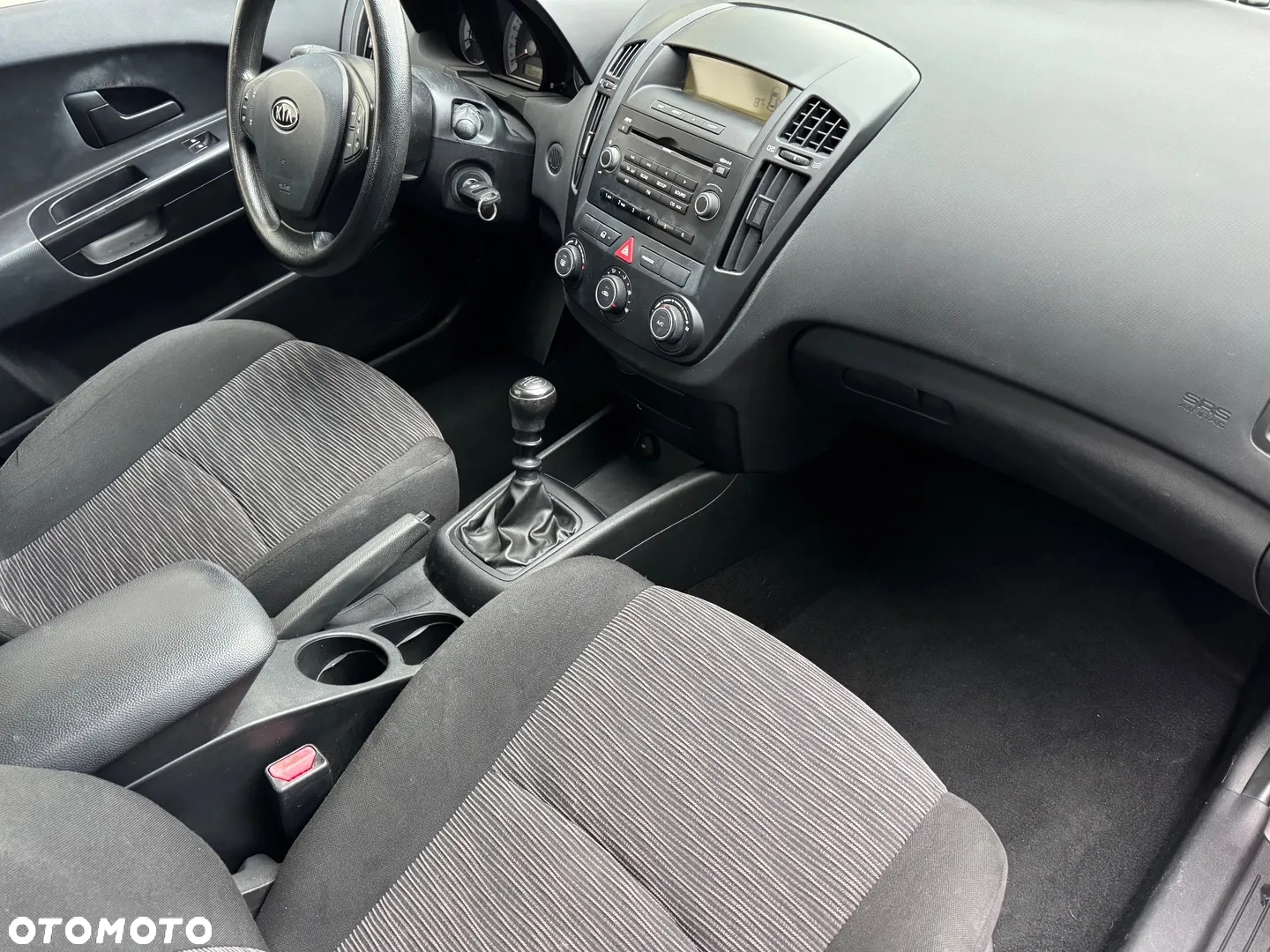 Kia Ceed - 14