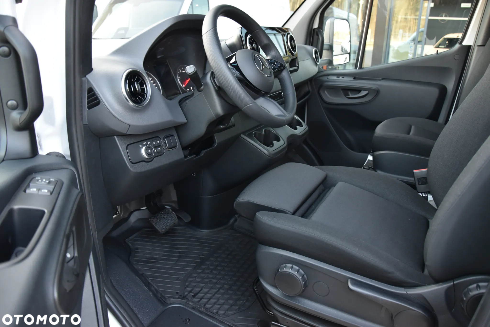 Mercedes-Benz Sprinter - 10