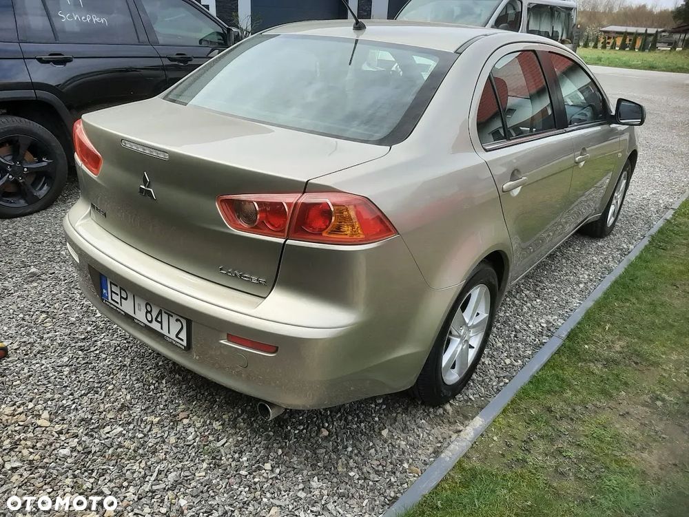 Mitsubishi Lancer 1.8 Invite - 3