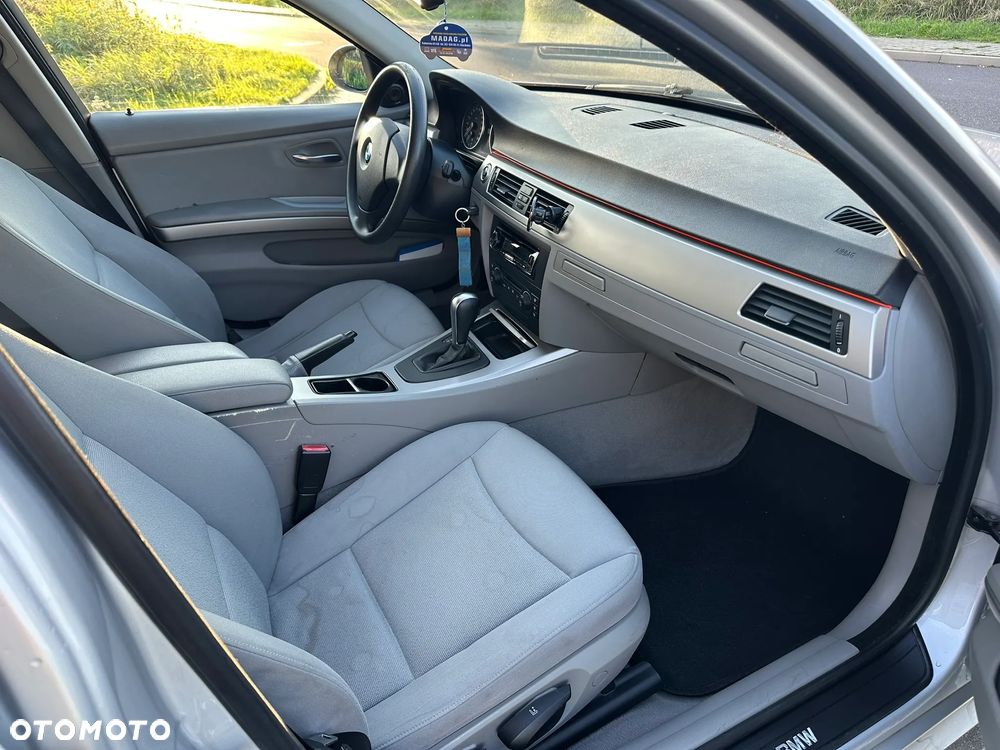 BMW Seria 3 320i - 14