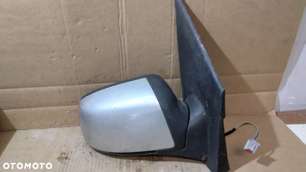 # LUSTERKO PRAWE 5 PIN FORD FIESTA USZKODZONY PLASTIK - 2