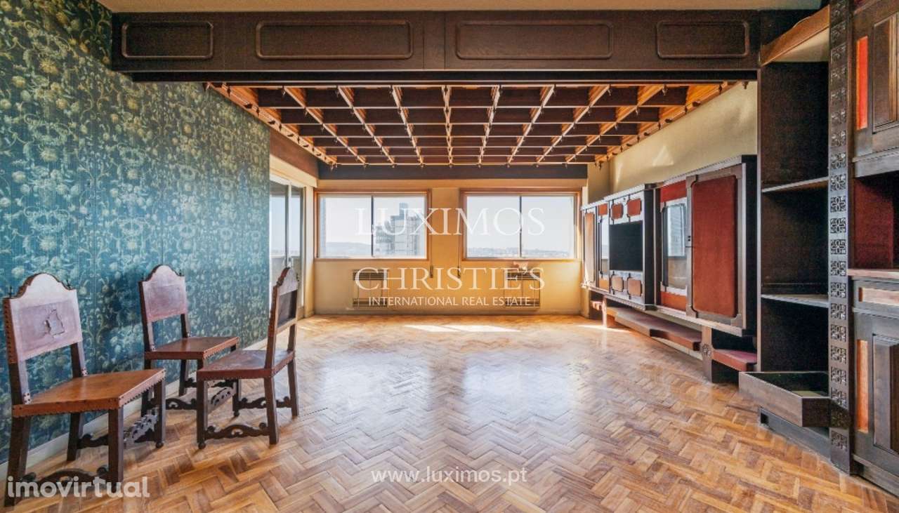 Apartamento T5 para reabilitar à venda no centro do Porto - Grande imagem: 2/14