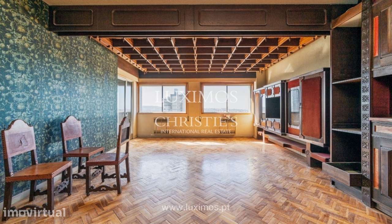 Apartamento T5 para reabilitar à venda no centro do Porto - Grande imagem: 2/14