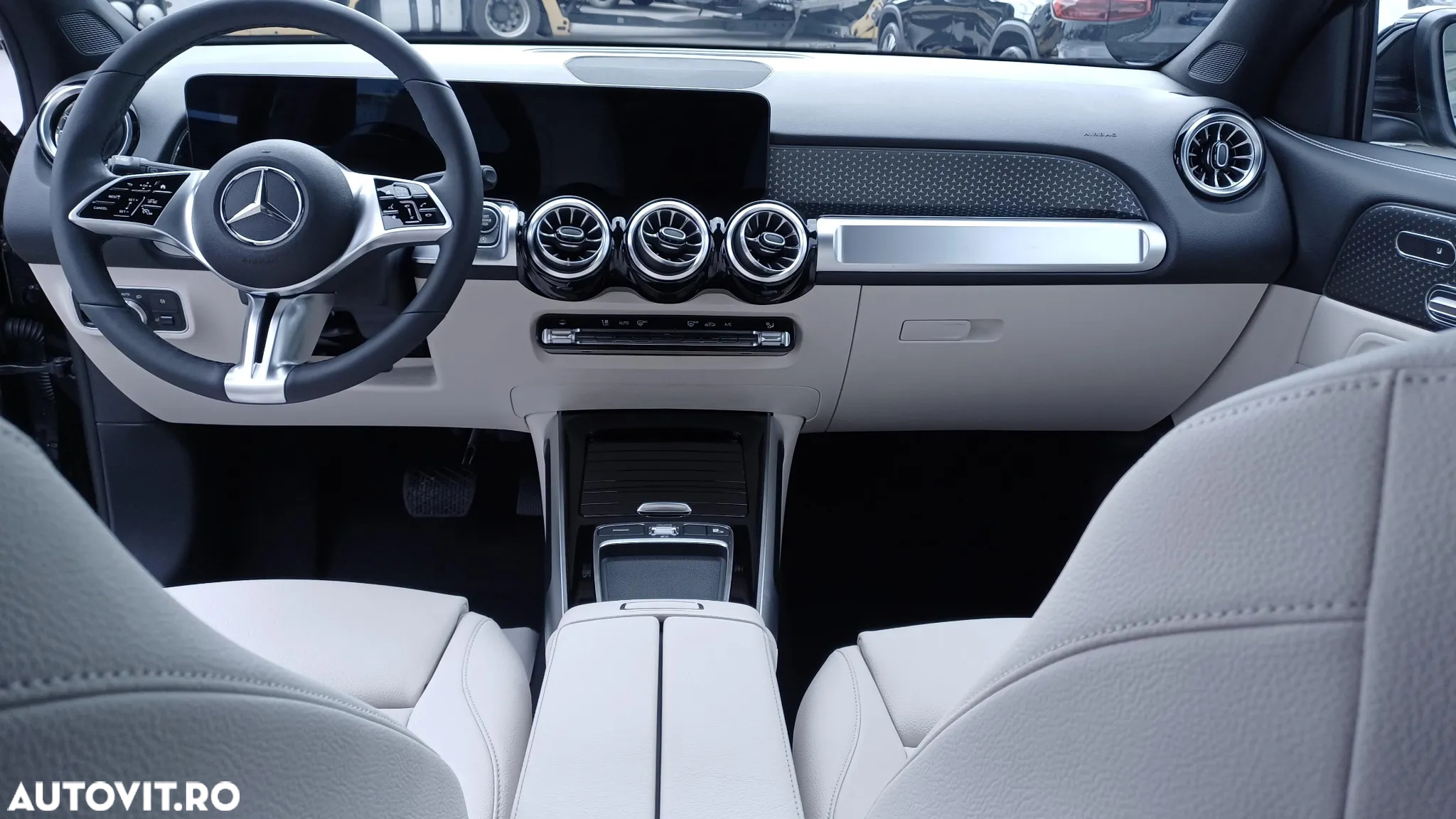Mercedes-Benz GLB - 13
