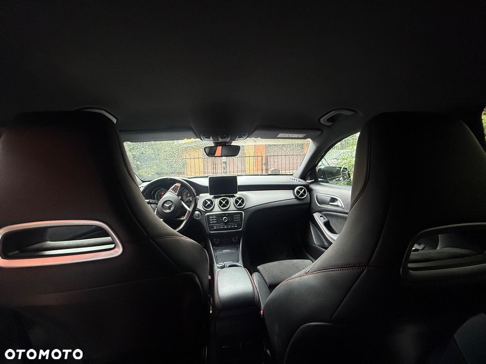 Mercedes-Benz GLA 220 d - 10