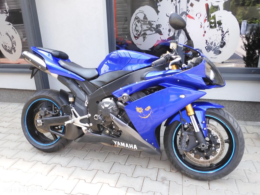 Yamaha R1 - 15