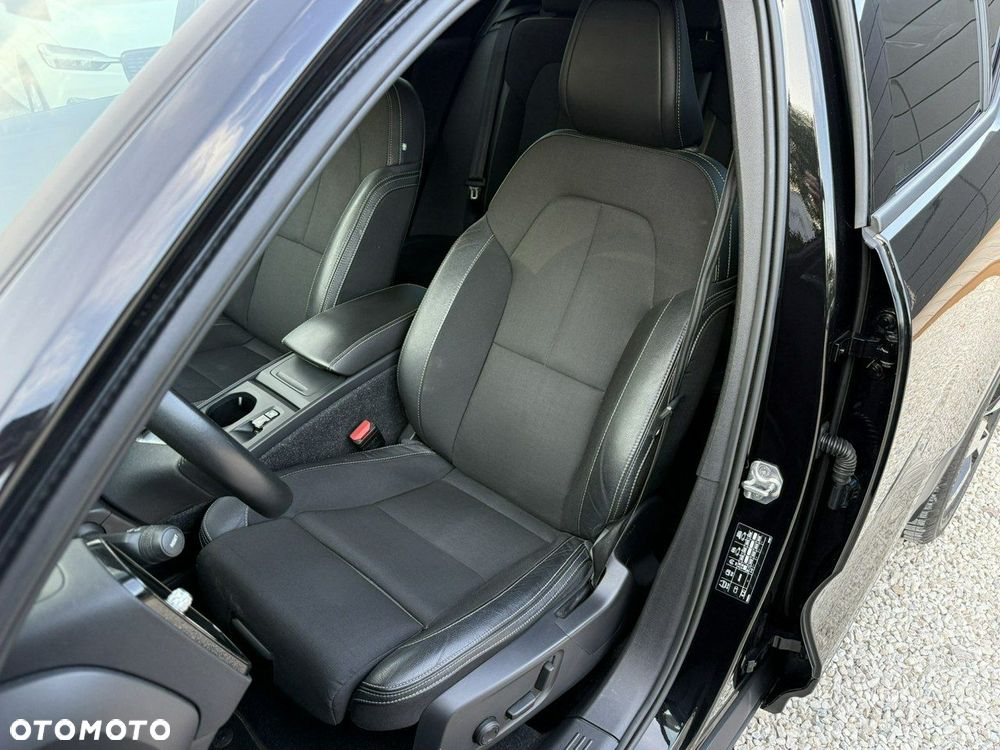 Volvo XC 40 T3 Momentum Pro - 15