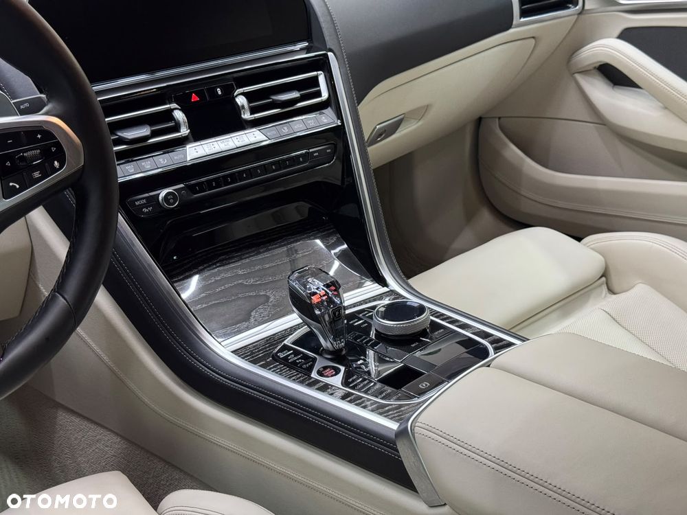 BMW Seria 8 - 12