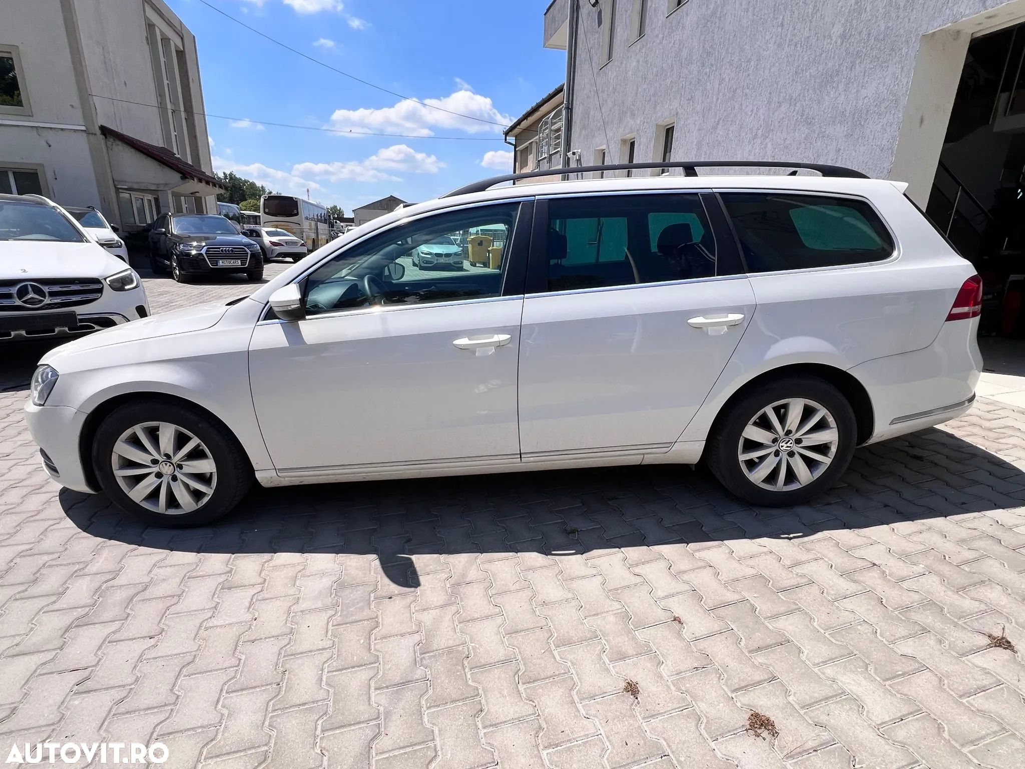 Volkswagen Passat - 4
