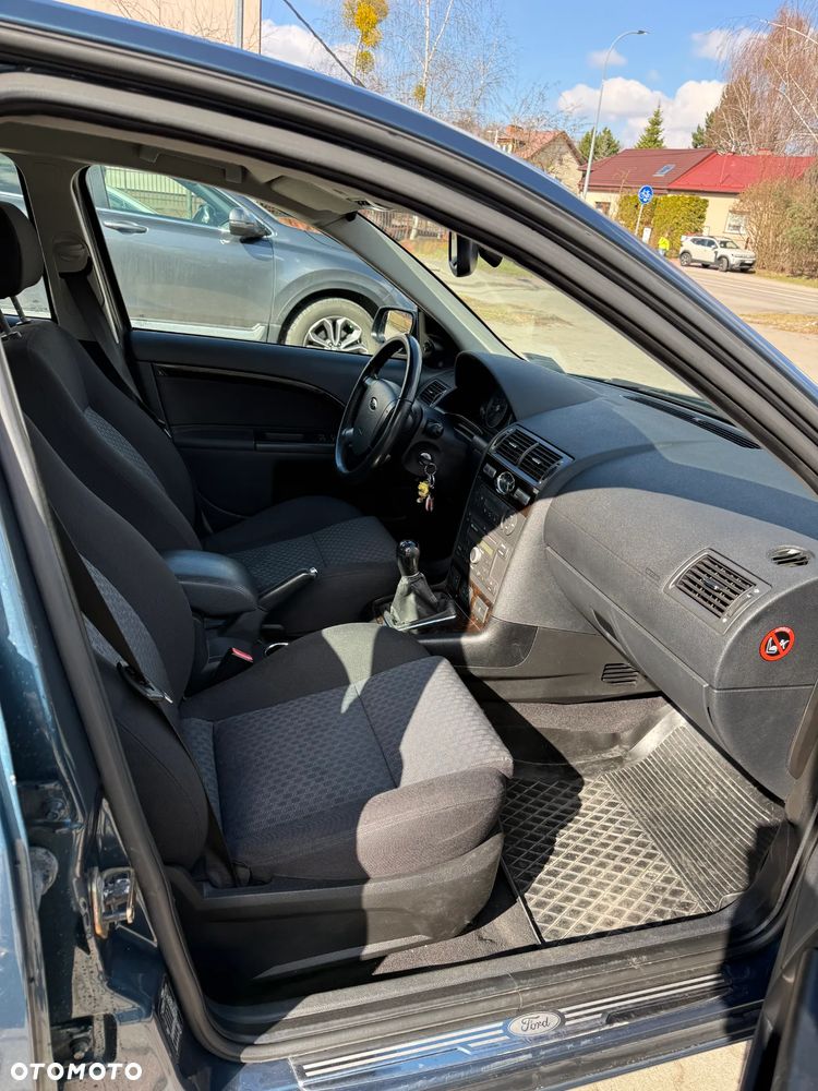 Ford Mondeo 1.8 Ghia - 10