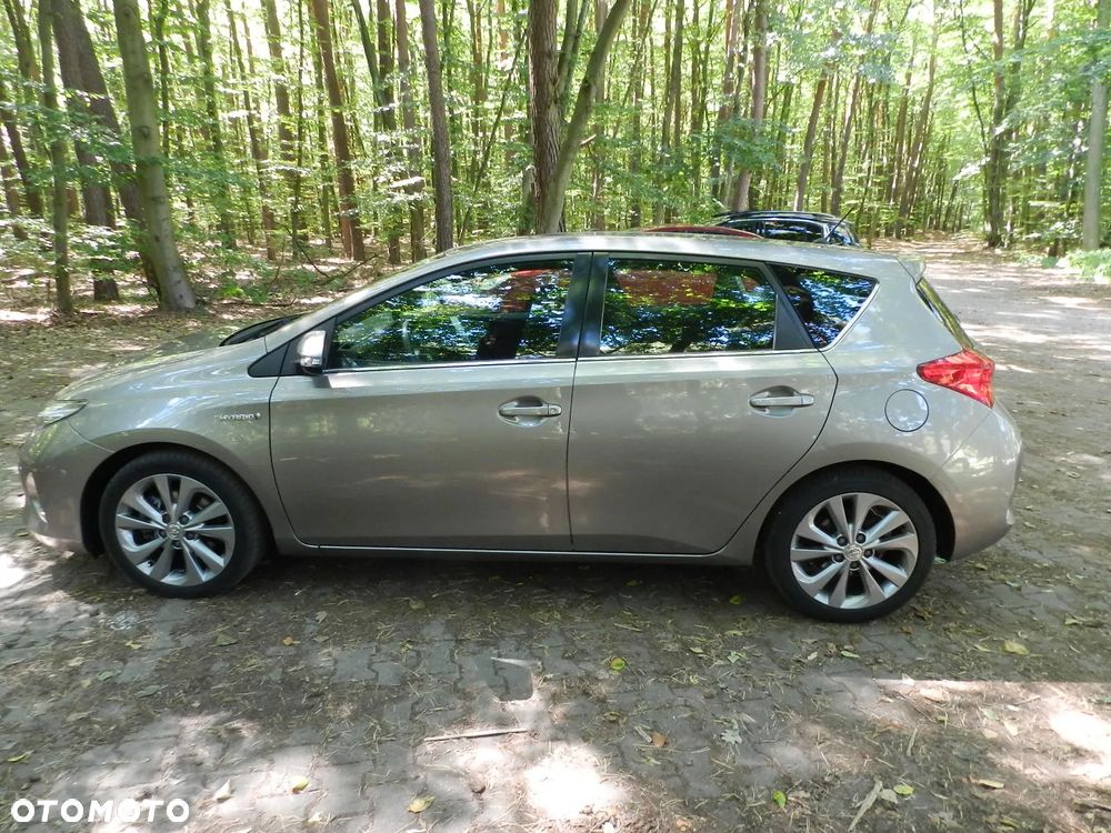Toyota Auris 1.8 HSD Luna - 12