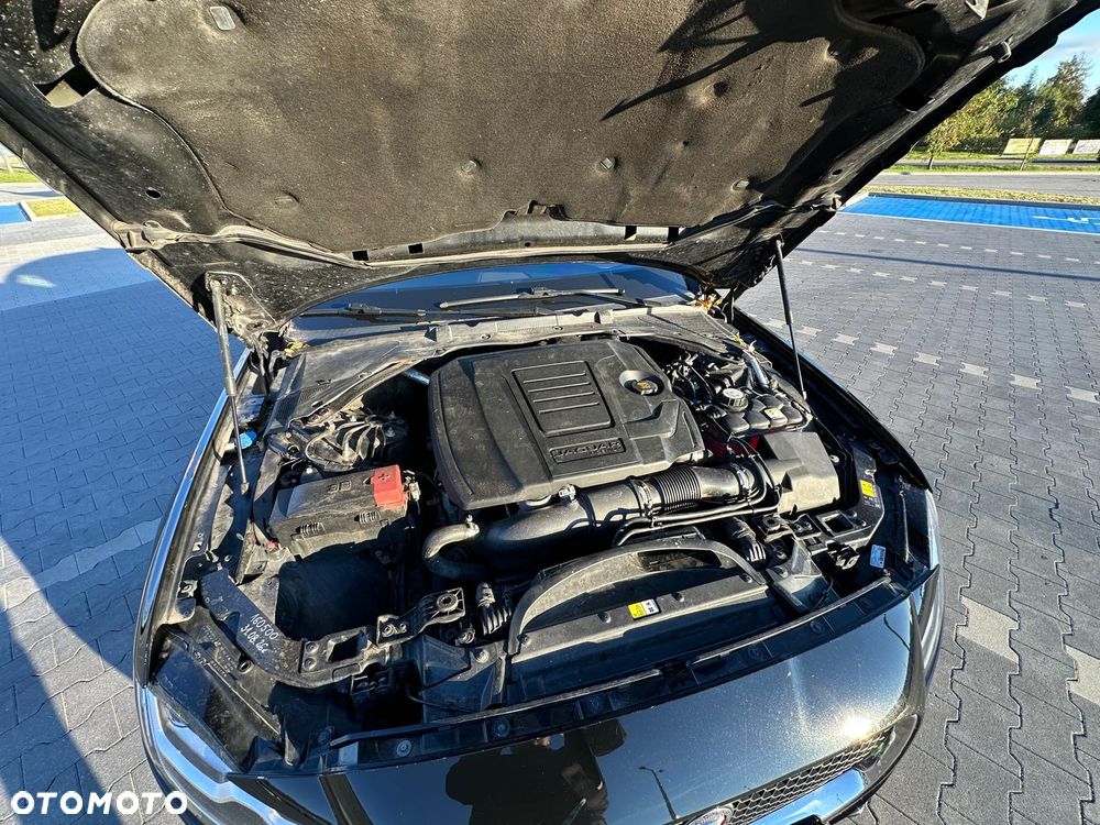 Jaguar XF 25t Prestige - 32