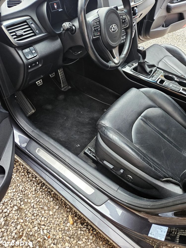 Kia Optima 2.0 L - 12