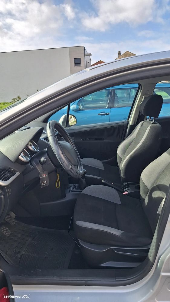 Peugeot 207 - 10