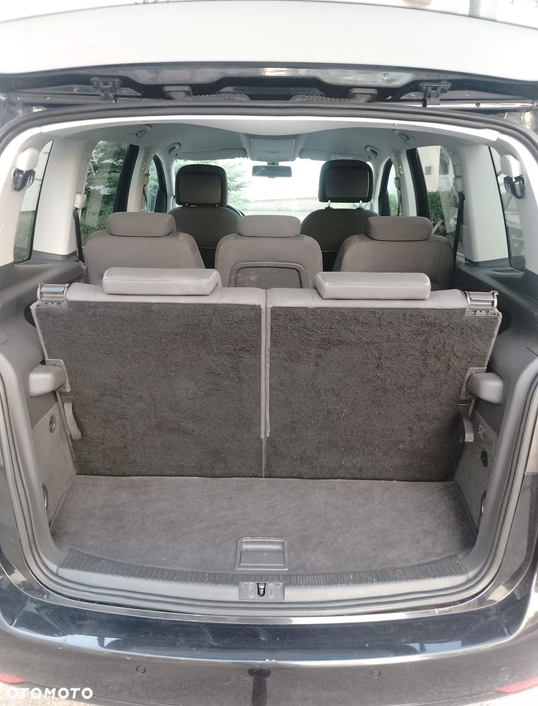 Volkswagen Touran - 13