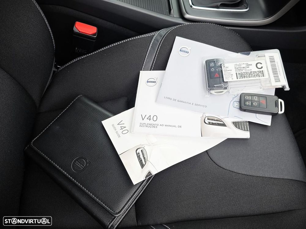 Volvo V40 2.0 D2 Momentum Geartronic - 35