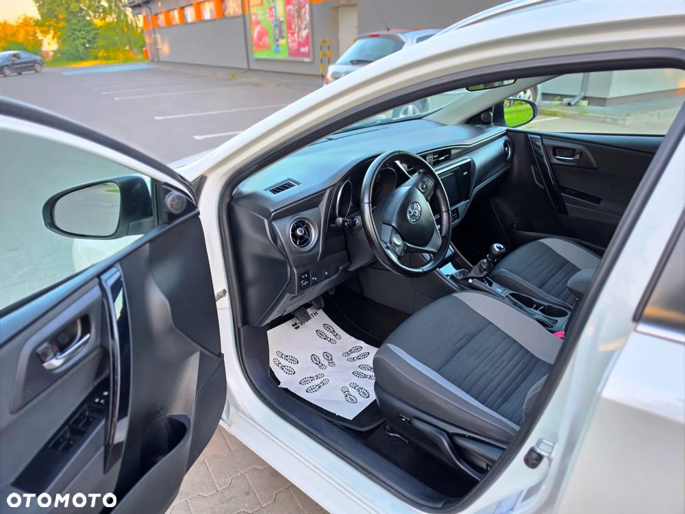 Toyota Auris 1.6 D-4D Premium - 14
