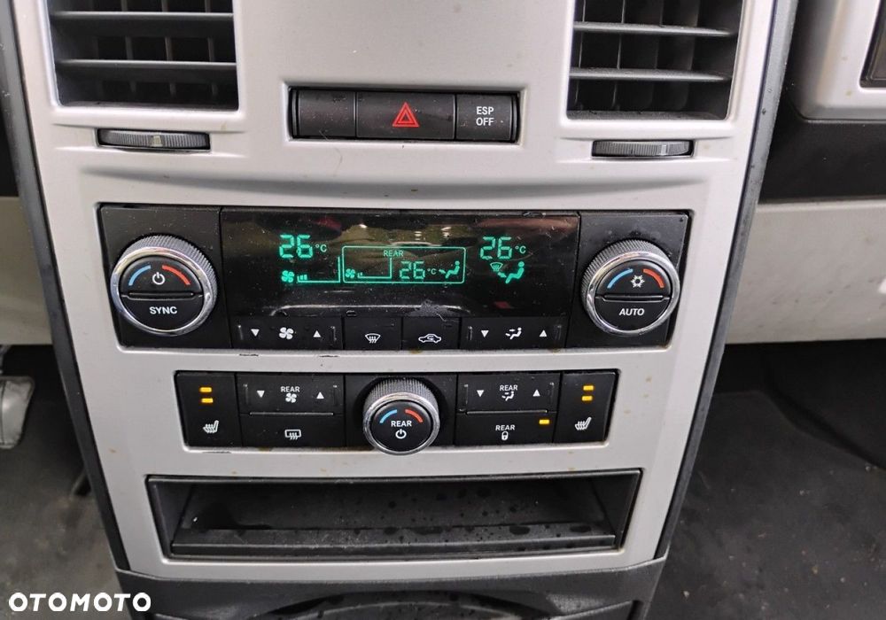 Chrysler Grand Voyager - 28