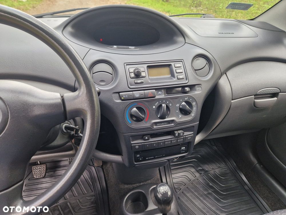 Toyota Yaris - 8