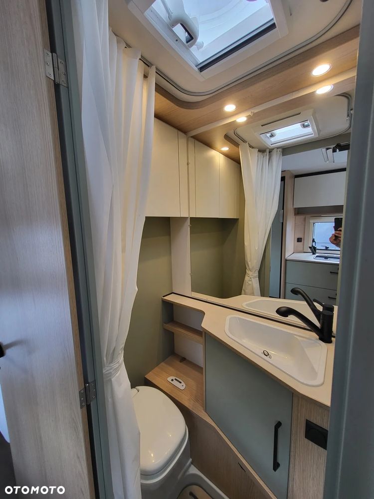 LMC Style 530 E - Łóżka wzdłużne + salon podkowa - 12