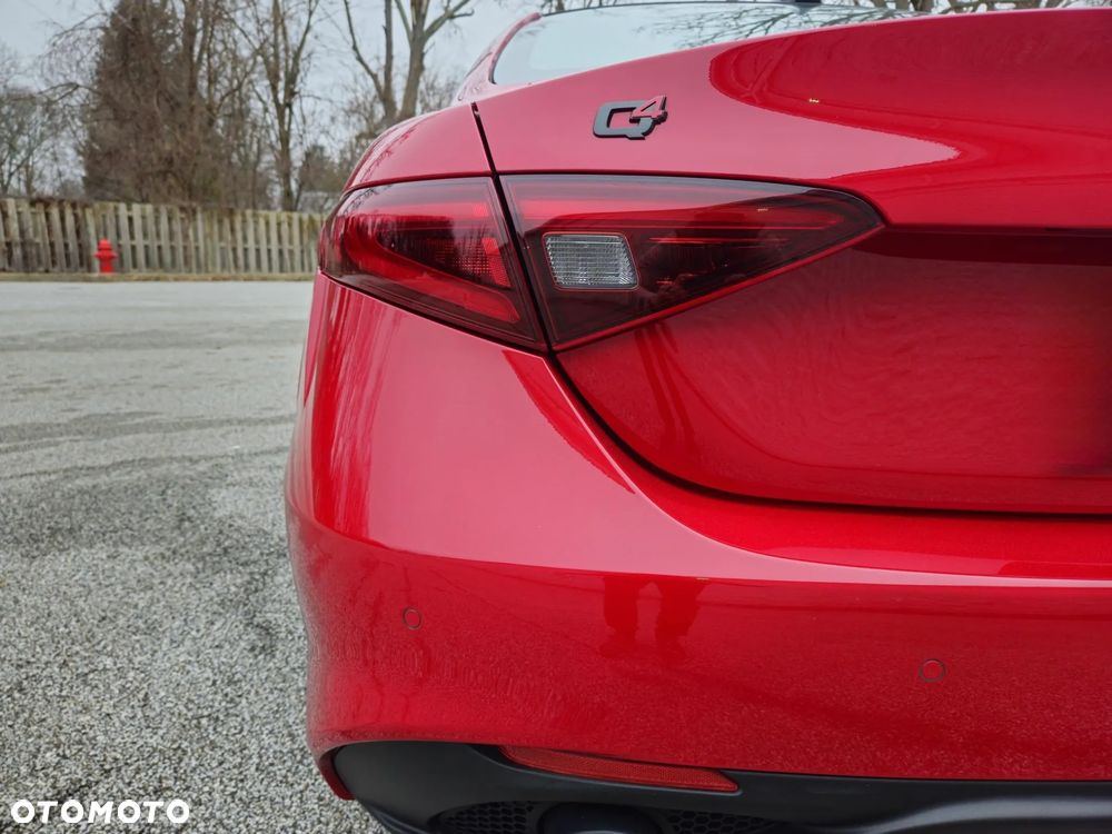 Alfa Romeo Giulia 2.0 Turbo 16V AT8-Q4 Ti - 8
