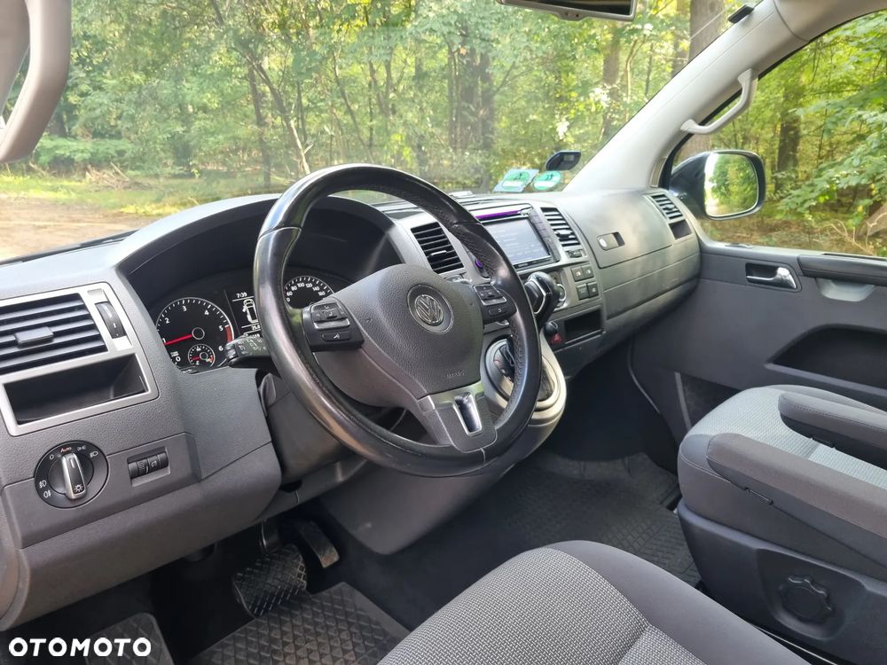 Volkswagen Caravelle - 8