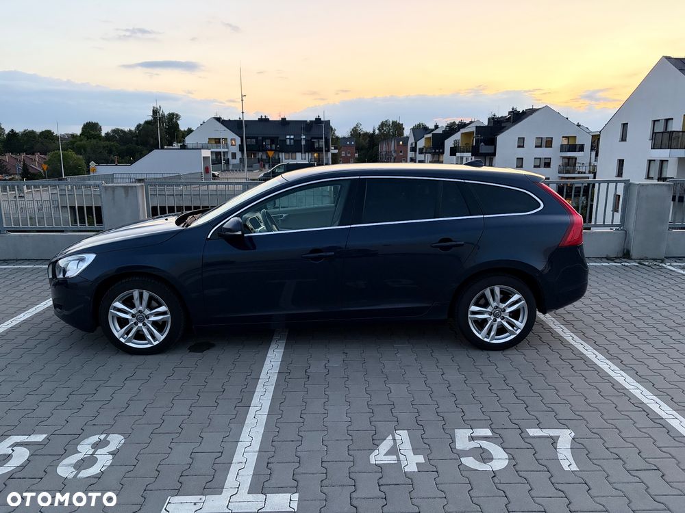 Volvo V60 D4 Geartronic Momentum - 1
