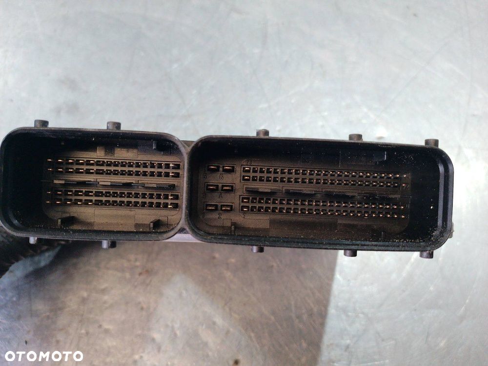 KOMPUTER, STEROWNIK AUDI A3 ( 8P1 ) 06F906056CP   0261S02065 2.0 FSI - 2