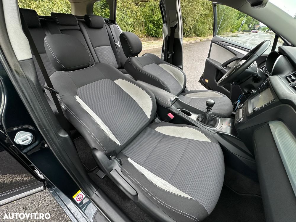 Toyota Avensis Touring Sports 1.6 D-4D Executive - 27
