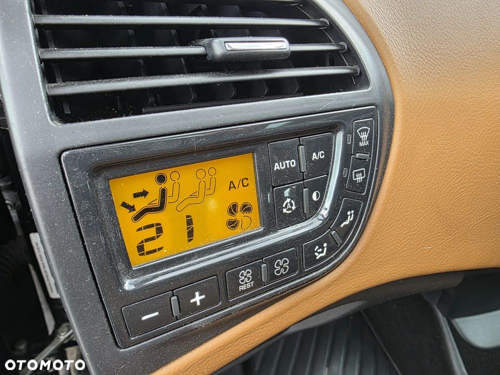 Citroën C4 Grand Picasso 2.0 HDi Equilibre Navi Exclusive MCP - 25