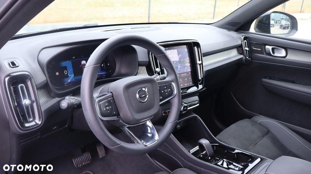 Volvo XC 40 B3 Plus Dark - 14