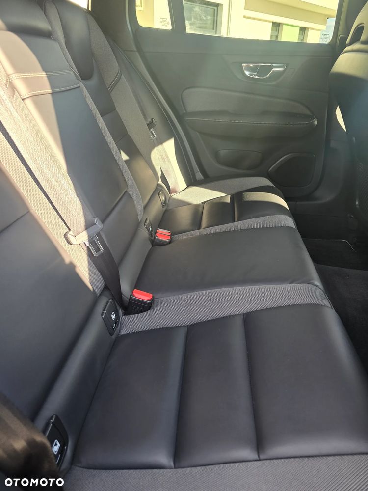 Volvo V60 B5 B AWD R-Design - 15