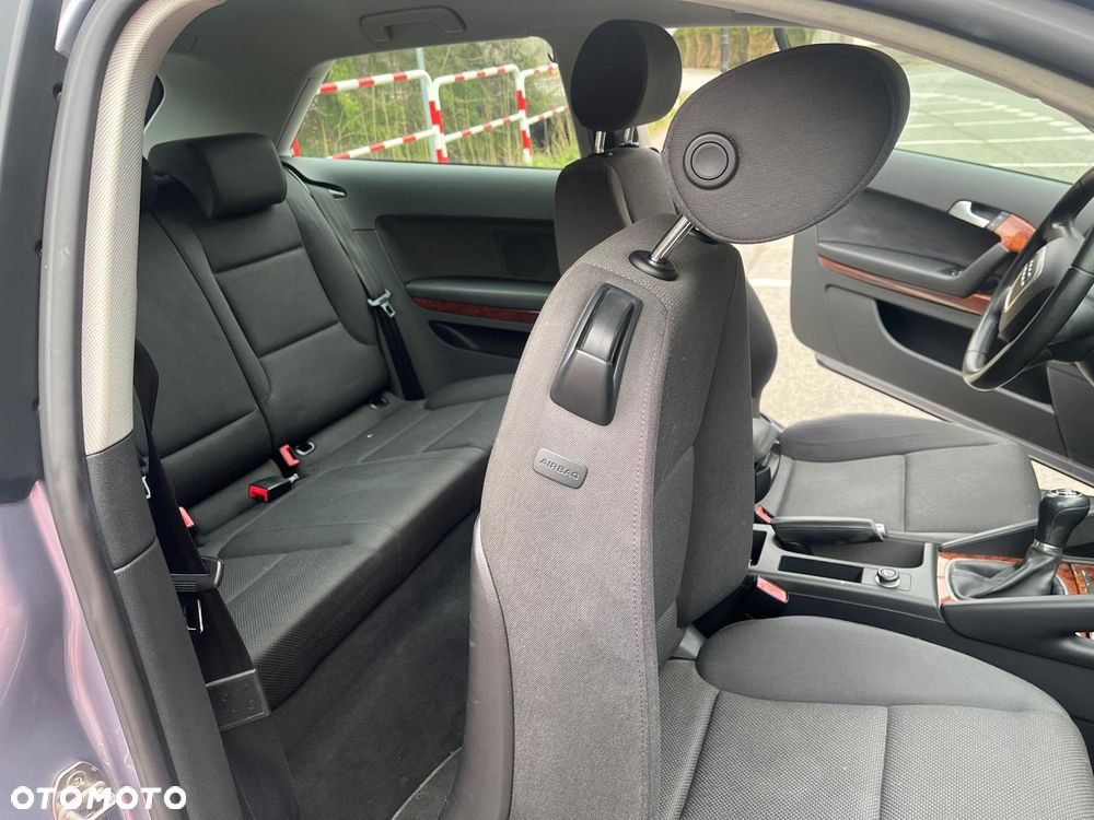 Audi A3 3-drzwiowe 1.6 FSI Attraction - 8