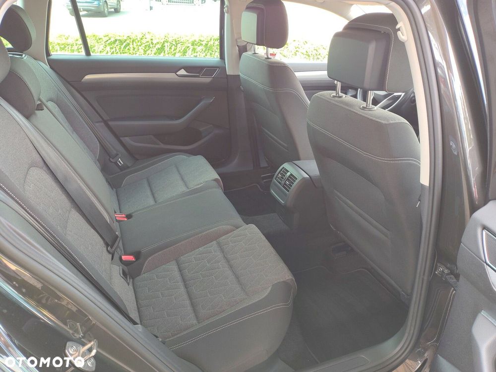 Volkswagen Passat - 16