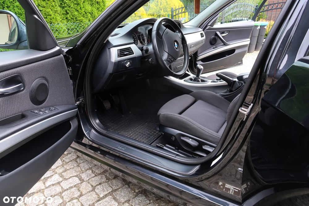 BMW Seria 3 318d Touring - 8