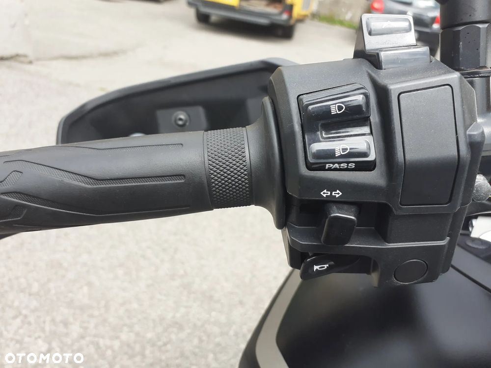 Yamaha MT - 8