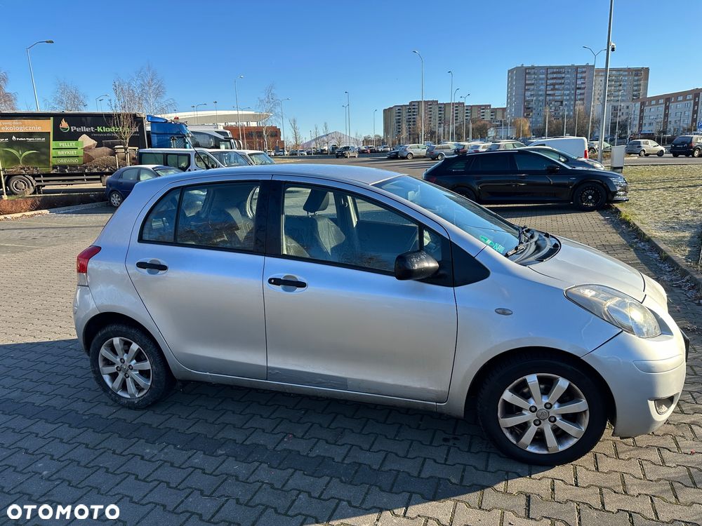 Toyota Yaris 1.33 VVT-i Sol - 1