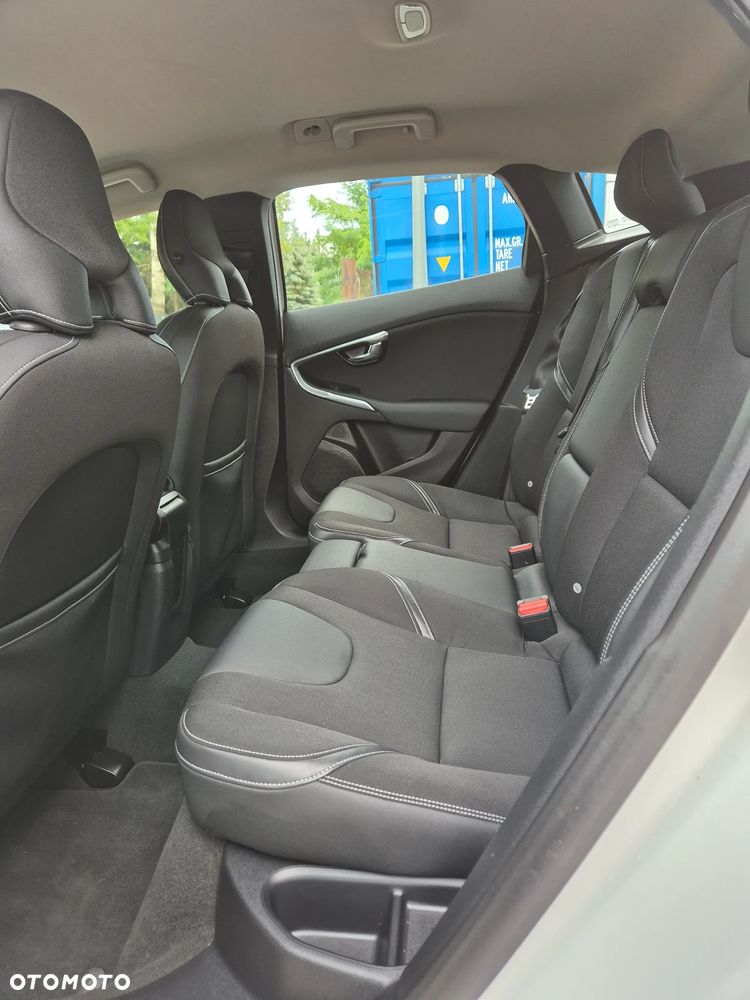 Volvo V40 D2 Momentum - 28