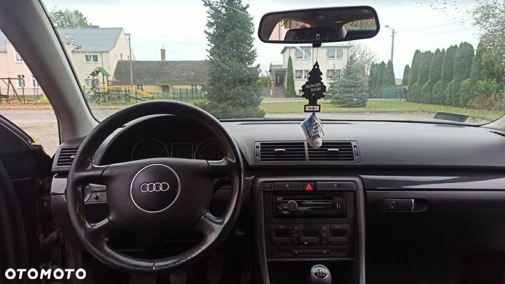 Audi A4 Limousine - 4