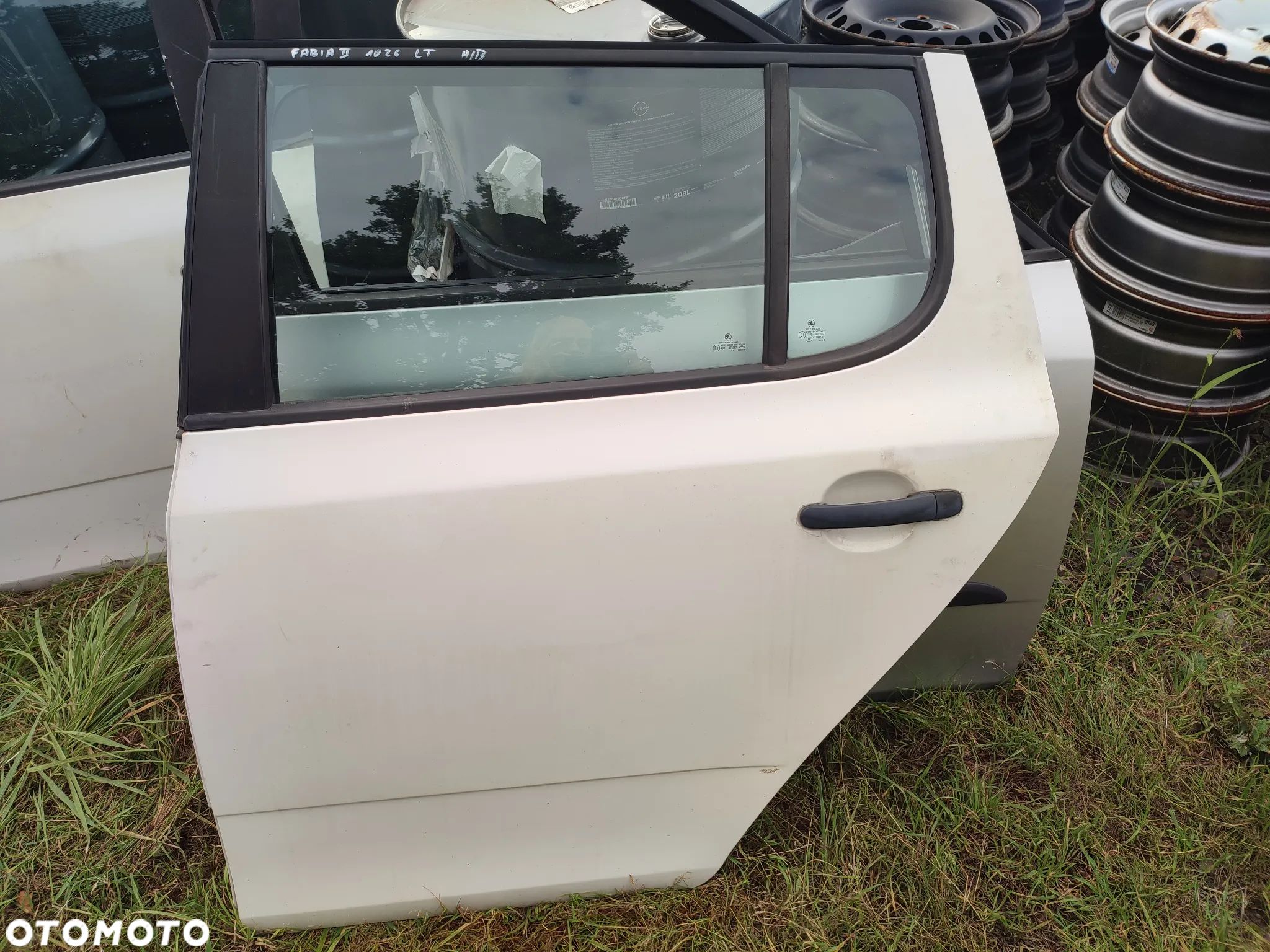 Skoda Fabia II 2 HB drzwi lewe tył tylne kolor 1026 - 1